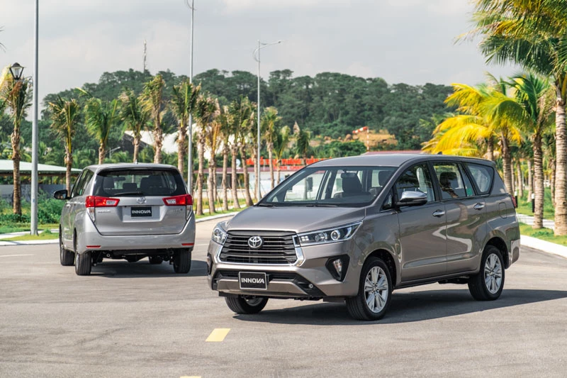 Toyota Innova. Toyota Innova.