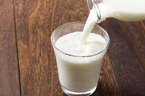 Cho con uống sữa trước khi ngủ tăng chiều cao rất tốt nhưng tránh 3 sai lầm kẻo tác dụng ngược