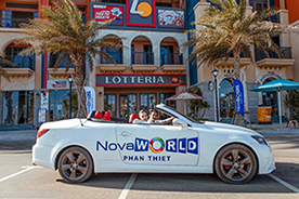 Loạt ảnh tình tứ dịp Valentine của Đông Nhi - Ông Cao Thắng ở biển