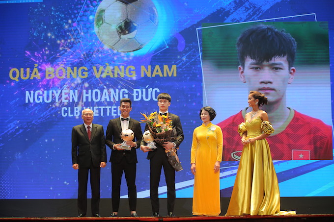 Gala trao thưởng Quả bóng vàng Việt Nam 2021: Hoàng Đức, Huỳnh Như và Văn Ý lên ngôi