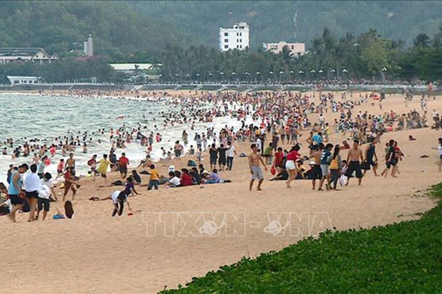 Dàn cảnh để trộm cắp ở bãi biển Nha Trang