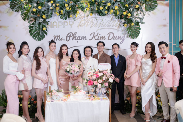 Hiếm hoi mới xuất hiện trong sự kiện, Hoa hậu Đặng Thu Thảo gây sốt với visual chụp bằng cam thường