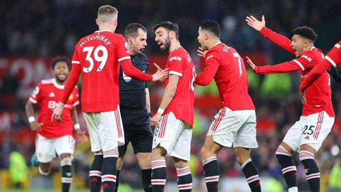 MU bị phạt vì cầu thủ hành xử không phù hợp với trọng tài