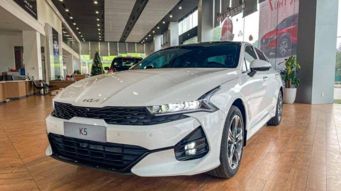 Giá lăn bánh xe Kia K5 sau khi được hưởng ưu đãi kép