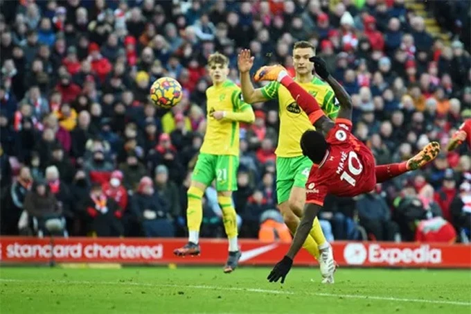 Mane gỡ hòa cho Liverpool