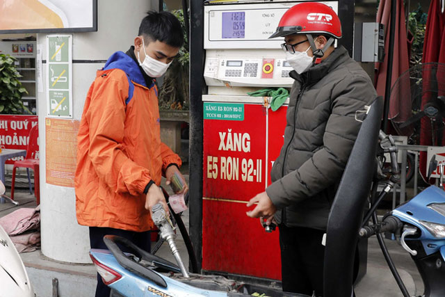 Giá xăng dầu có thể lại tăng mạnh vào ngày mai