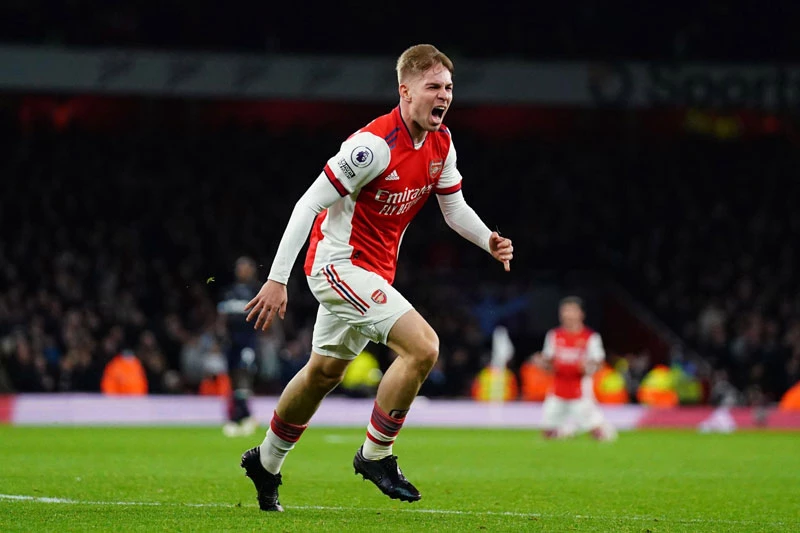 Tiền vệ trung tâm: Emile Smith Rowe (Arsenal).