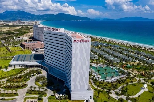 Thiết kế mở tại Mövenpick Resort Cam Ranh hài hòa với thiên nhiên.