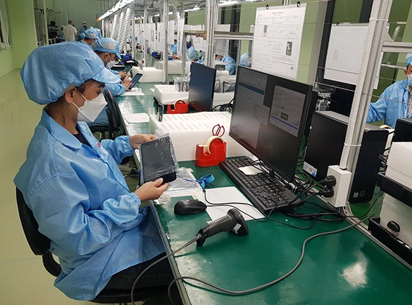 Sản xuất lắp ráp máy tính bảng Gama Xelex8 tại Nhà máy Trung Nam EMS ở Trung tâm Ươm tạo công nghệ cao - Khu Công nghệ cao Đà Nẵng