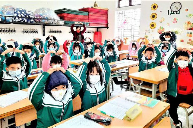 Hướng dẫn mới nhất của Bộ Y tế xử trí ca mắc COVID-19; cách ly F1 là học sinh khi học trực tiếp