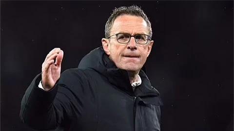 Neville: 'Rangnick chưa đủ tốt để được MU bổ nhiệm vào cuối mùa'