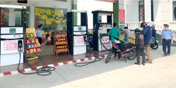 Ti&#x1EC1;n Giang: Ki&#x1EC3;m tra, ph&#xE1;t hi&#x1EC7;n 3 v&#x1EE5; vi ph&#x1EA1;m v&#x1EC1; kinh doanh x&#x103;ng d&#x1EA7;u  