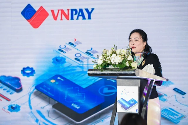 Bà Đặng Tuyết Dung, Giám đốc Visa Việt Nam và Lào phát biểu tại lễ công bố hợp tác chiến lược Visa và VNPAY.