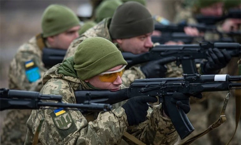 Ukraine huy động quân dự bị, kêu gọi công dân lập tức rời Nga - 1