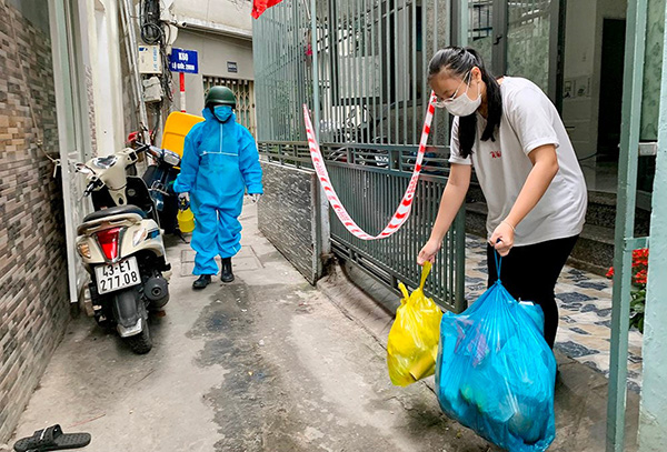 Đà Nẵng: Tăng cường quản lý, thu gom rác thải tại gia đình có F0, F1