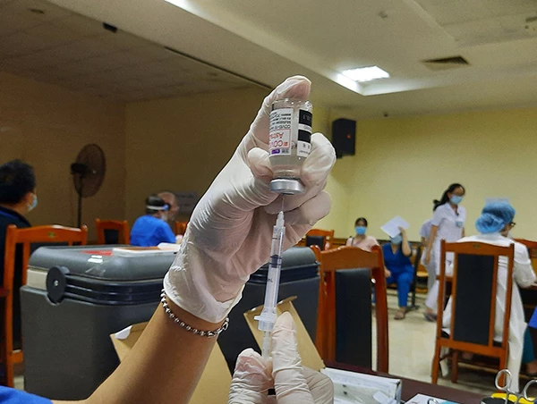 Đà Nẵng tiếp tục đẩy nhanh tiến độ tiêm vaccine phòng COVID-19 cho người dân