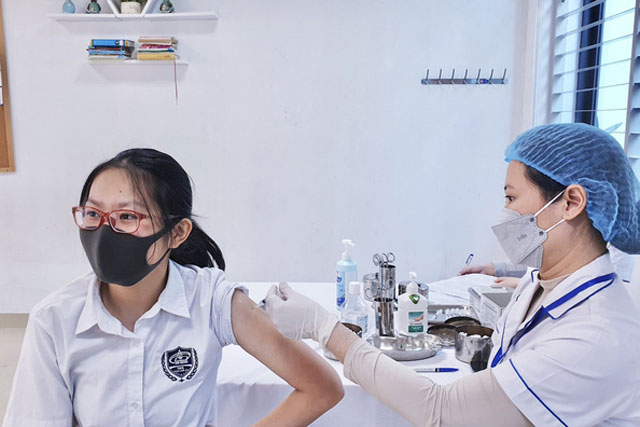Thủ tướng chỉ đạo khẩn về tiêm vaccine và đẩy mạnh phòng, chống COVID-19