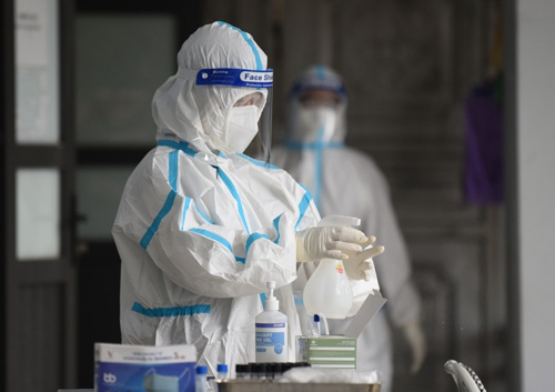 Cả nước có thêm 69.128 ca mắc COVID-19 trong ngày 24/2