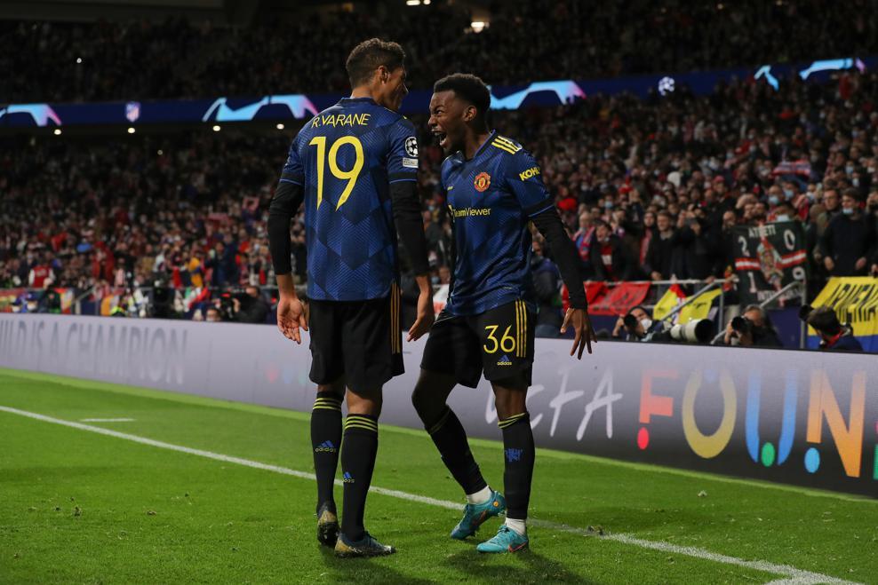 'Siêu dự bị' Elanga lại toả sáng, MU thoát thua trên sân của Atletico