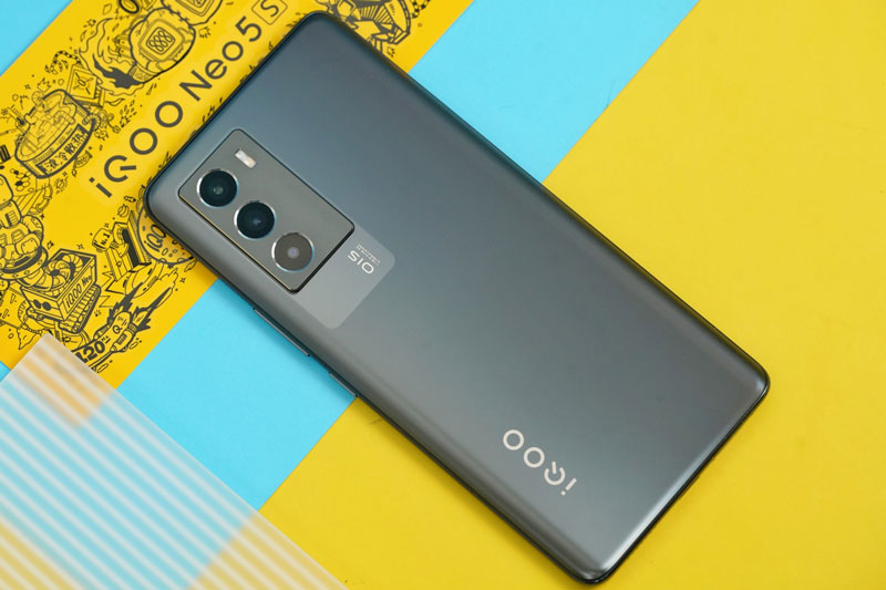 Smartphone chip S888 5G, RAM 12 GB, sạc 66W, giá gần 12 triệu