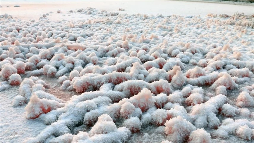 Hình dạng ấn tượng của Hồ Muối Yuncheng khi đóng băng. Ảnh: CNN.