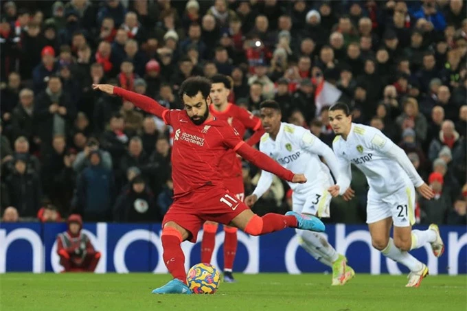 Salah lập cú đúp trên chấm 11m ở trận Liverpool vs Leeds