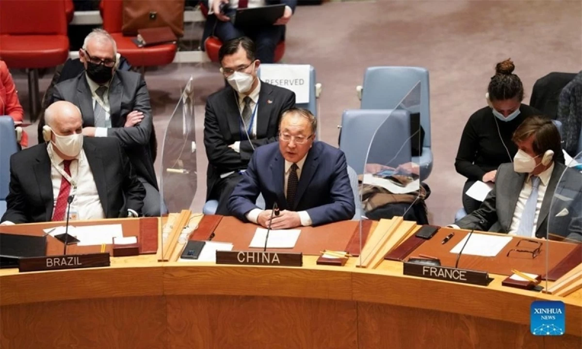 Ông Trương Quân (giữa), Đại diện thường trực của Trung Quốc tại Liên Hợp Quốc. Ảnh: Tân Hoa Xã.
