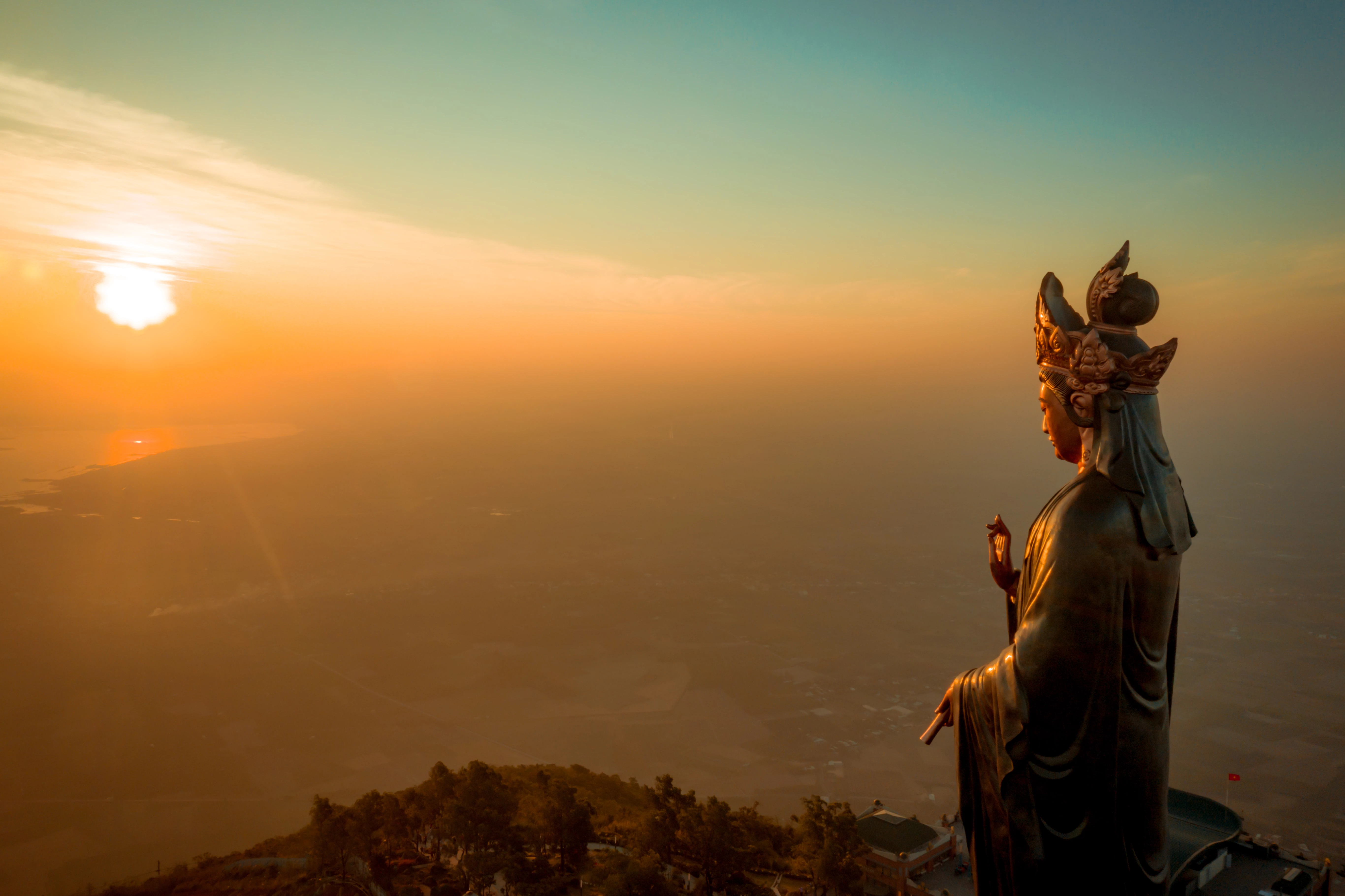 Phật Bà Tây Bổ Đà Sơn trên đỉnh núi Bà Đen.