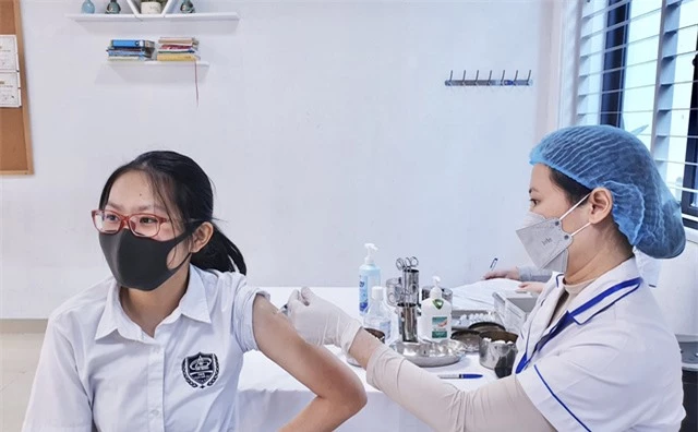 Thủ tướng chỉ đạo khẩn về tiêm vaccine và đẩy mạnh phòng, chống COVID-19 - Ảnh 1.