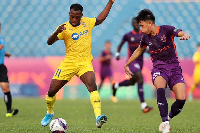 Chơi kém ấn tượng, SLNA vẫn đánh bại B.Bình Dương