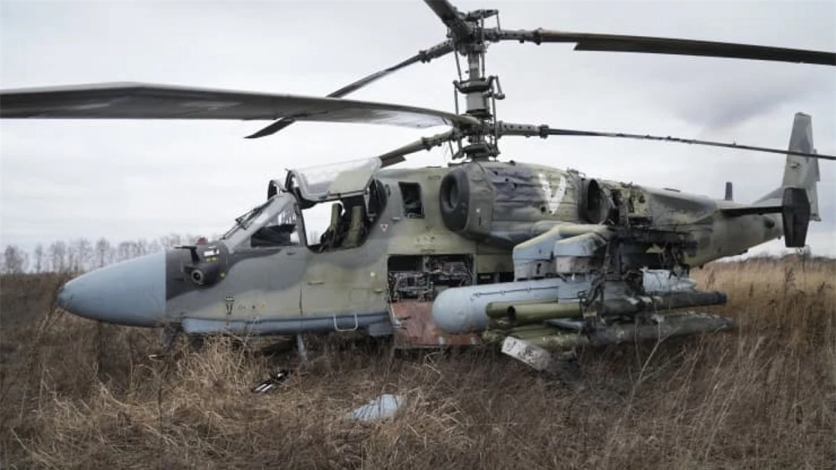 Trực thăng Ka-52 của Nga đáp xuống khu vực ngoại ô Kiev.