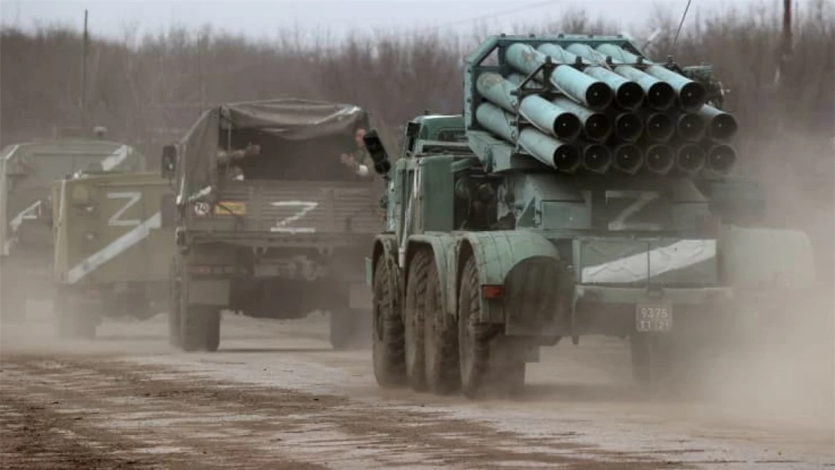 Khí tài quân sự hạng nặng của Nga xuất hiện tại thị trấn Armyansk, Bắc Crimea.