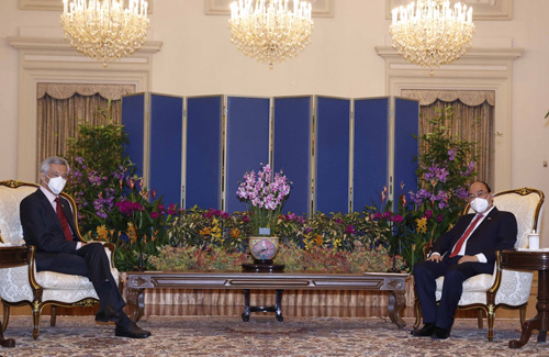 Chủ tịch nước Nguyễn Xuân Phúc hội đàm với Thủ tướng Singapore Lý Hiển Long