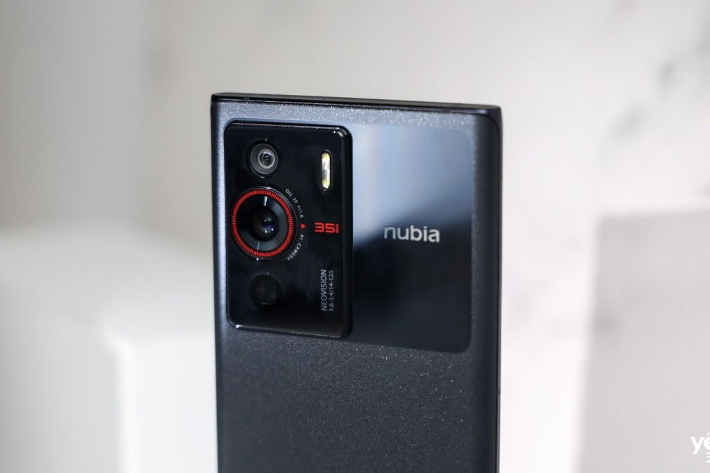 Smartphone cấu hình mạnh bậc nhất thế giới, sạc 80W, camera siêu ‘chất’, giá hấp dẫn