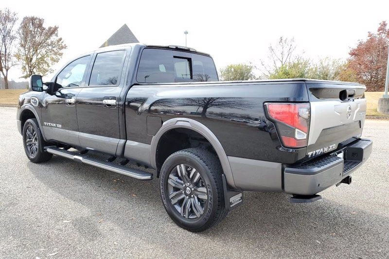 8. Nissan Titan XD Platinum Reserve (giá khởi điểm: 64.735 USD).