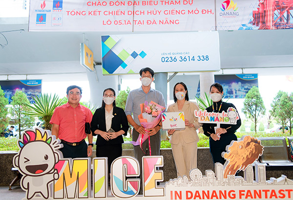 Đà Nẵng đón 100 khách du lịch kết hợp hội nghị đầu tiên theo chính sách MICE 2022