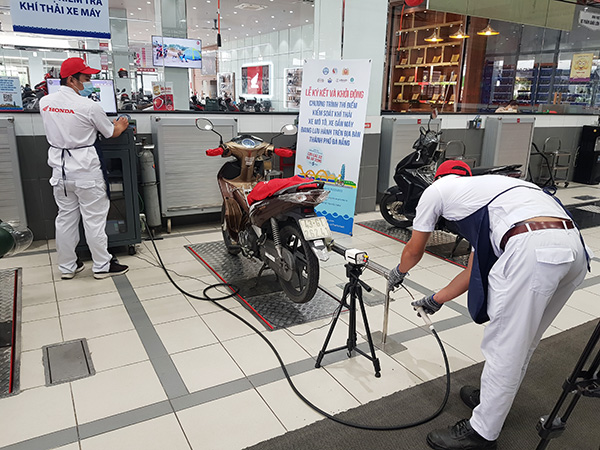 Đà Nẵng thí điểm kiểm tra miễn phí khí thải mô tô, xe gắn máy