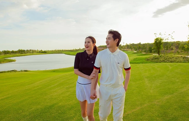 Đông Nhi - Ông Cao Thắng chơi golf.