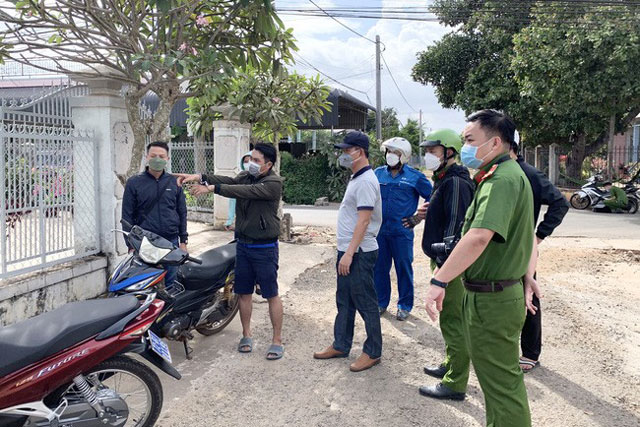 Bắt đối tượng giả làm nhân viên VNPT cắt trộm cáp viễn thông