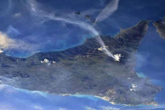 Núi lửa Etna đang phun trào qua quan sát của các phi hành gia trên ISS