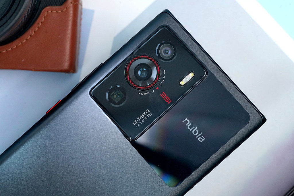 Smartphone chip Snapdragon 8 Gen1, RAM 16 GB, sạc 80W, camera ‘khủng’, gần 22 triệu