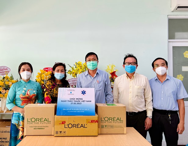 Tri ân y bác sĩ và nhân viên y tế tham gia phòng chống dịch