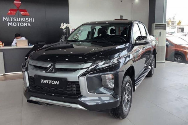 Mitsubishi Triton cạnh tranh quyết liệt Ford Ranger