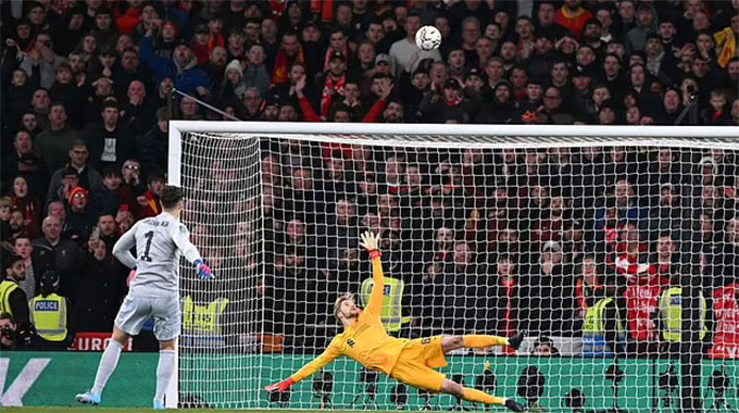 Tuchel hứng chịu chỉ trích vì quyết định thay thủ môn ở phút 120