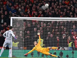Tuchel hứng chịu chỉ trích vì quyết định thay thủ môn ở phút 120
