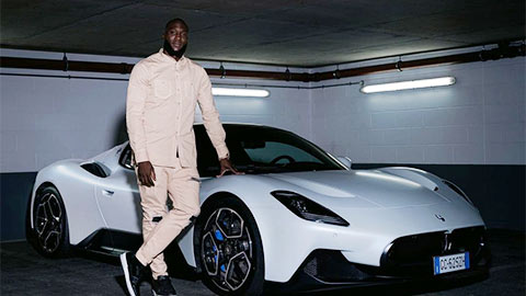Lukaku khoe siêu xe Maserati MC20 trên Instagram