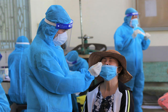 Sáng 28/2: Tập trung nghiên cứu việc tiêm mũi thứ 4; trung bình 7 ngày qua số mắc COVID-19 mới gần 68.000 ca/ngày