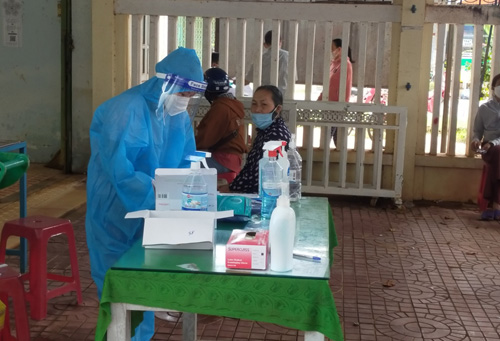 Hà Nội lên "đỉnh" mới với hơn 13.000 ca mắc COVID-19 trong ngày