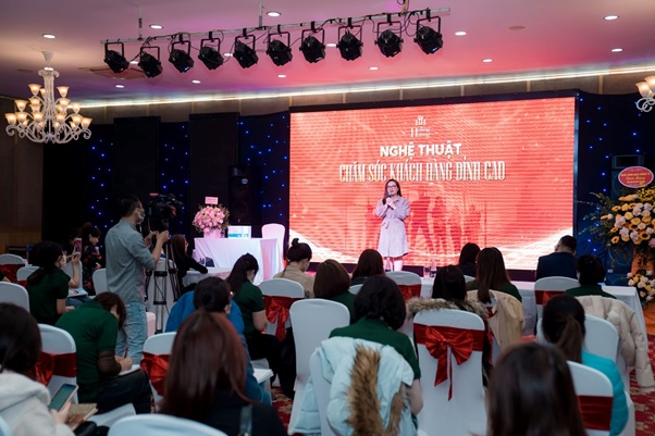 Dược phẩm Hoàng Hường nâng tầm chất lượng dịch vụ chăm sóc khách hàng