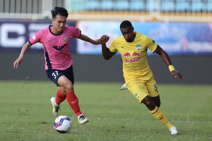 HAGL bị HL Hà Tĩnh cầm hòa không bàn thắng